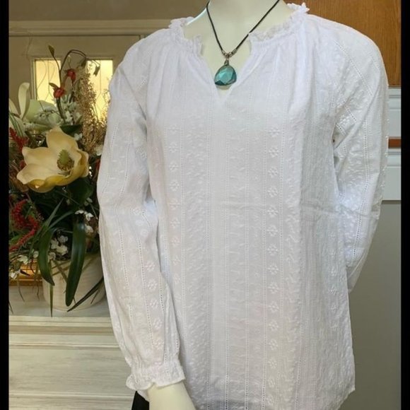 EMBROIDERED FEMININE DETAIL TOP - Picture 1 of 13